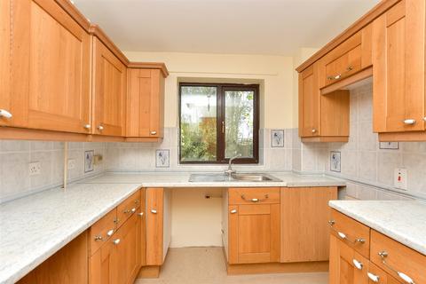Beaumont Davey Close, Faversham, Kent 3 bed detached house for sale
