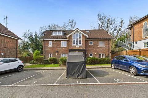 Whitethorn Avenue, Coulsdon CR5 1 bed flat for sale