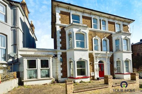 The Vale, Kent CT10 4 bed semi