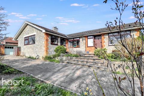 New Road, Buckinghamshire 4 bed bungalow for sale