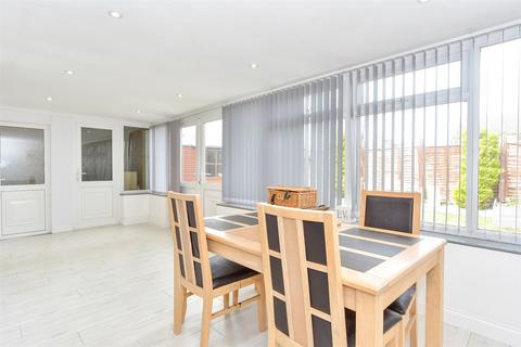 Highcroft Avenue, Bognor Regis, West... 2 bed semi