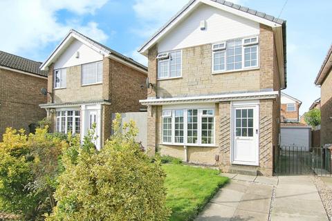 Lawns Green, New Farnley, Leeds 3 bed detached house for sale