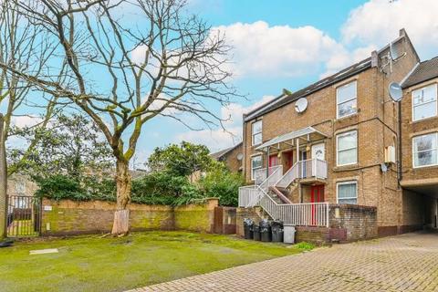 Clifton Terrace, London, N4 2 bed flat for sale