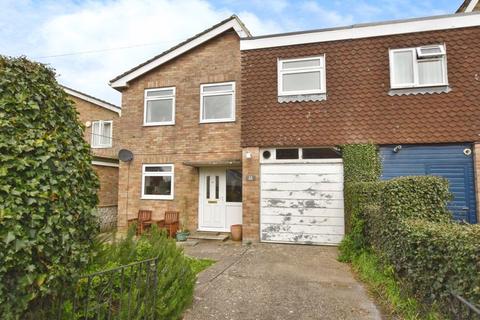 Centurion Close, Salisbury           ... 4 bed semi