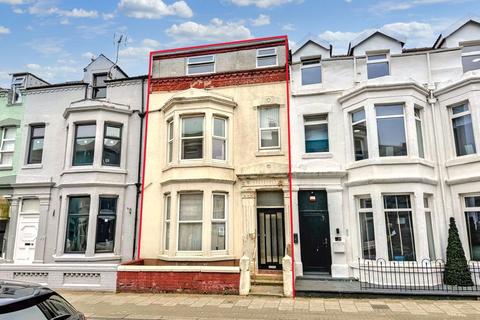 Hull Road, Blackpool, Lancashire, FY1 6 bed apartment for sale