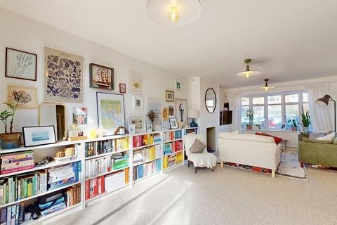 Courtlands Avenue, Kew, Richmond... 2 bed flat for sale