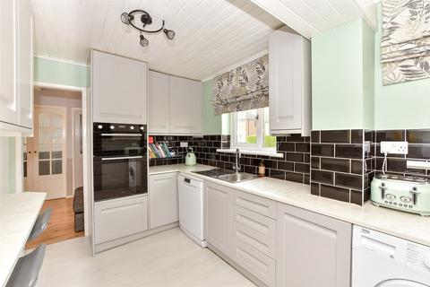 Attlee Avenue, Aylesham, Canterbury... 6 bed semi