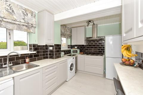 Attlee Avenue, Canterbury CT3 6 bed semi