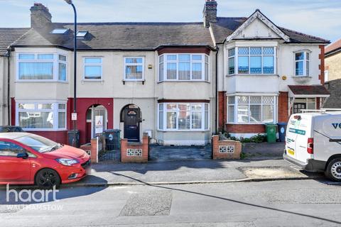 Evanston Avenue, Highams Park 3 bed terraced house for sale