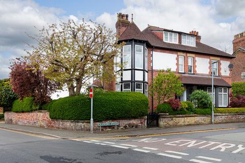 Cranford Avenue, Knutsford, WA16 4 bed semi
