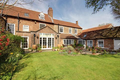 Newbegin, Beverley 5 bed townhouse for sale