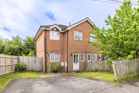 Victoria Road, Crowborough 2 bed semi