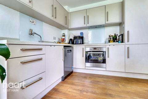 Mahindra Way, LONDON 1 bed apartment for sale