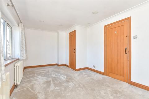 High Street, Hornchurch RM12 2 bed duplex for sale