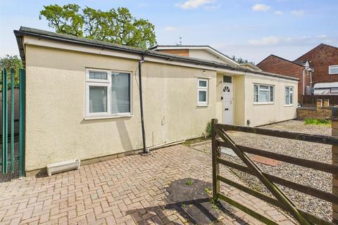 Birchall Avenue, Gloucester 3 bed semi