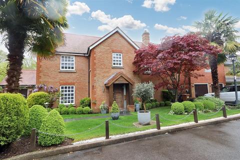 May Gardens, Elstree, 4 bed detached house for sale