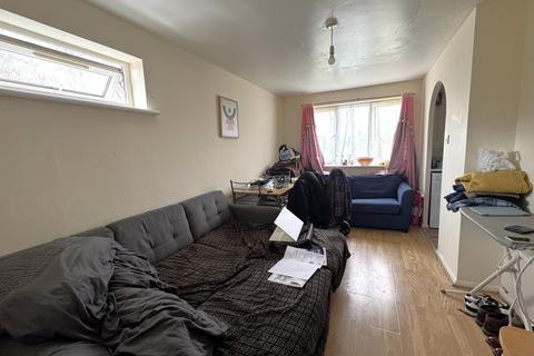 Express Drive, Ilford, IG3 1 bed flat for sale