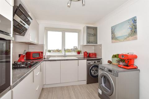 Grand Avenue, Worthing, West Sussex 2 bed apartment for sale