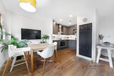 Ainsworth Court, NW10 2 bed flat for sale