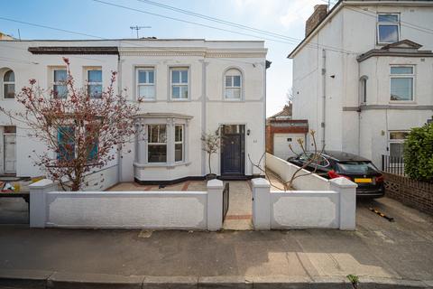 Darnley Street, Gravesend DA11 3 bed semi