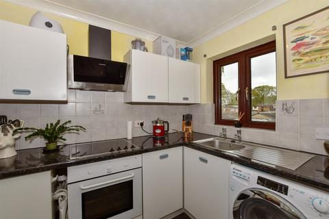 Katherine Court, Chatham ME5 1 bed maisonette for sale