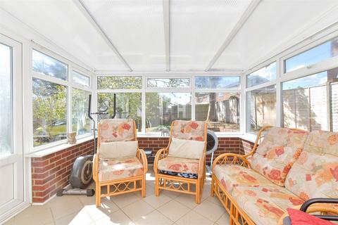 Green Lane, Waterlooville PO8 4 bed detached bungalow for sale