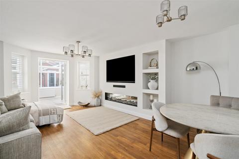 Shelfield Close, Hockley Heath 3 bed semi