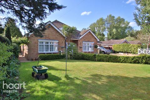 Low Road, Elm 4 bed chalet for sale