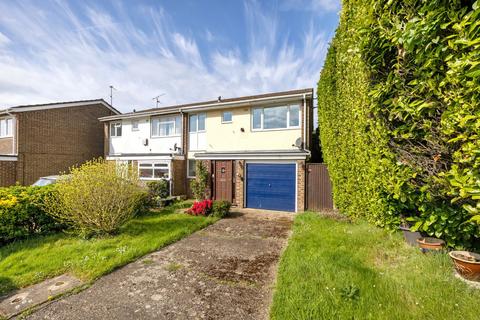 Woodgates Close, Horsham, RH13 3 bed semi