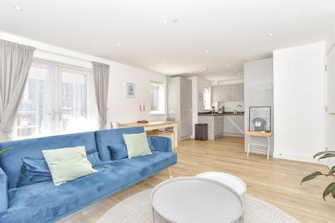 Anna Sewell Way, Chichester PO19 2 bed ground floor flat for sale