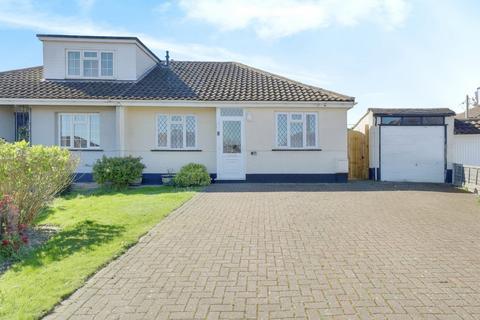 Cedar Park Close, Benfleet, SS7 2 bed semi