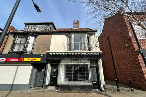 2 Bed Maisonette and Shop... 2 bed maisonette for sale
