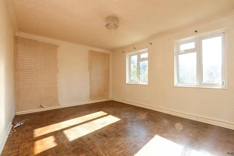 Stafford Road, Caterham CR3 3 bed end of terrace house for sale