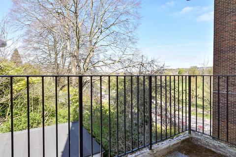 Grange Close, Brighton, East Sussex 2 bed apartment for sale