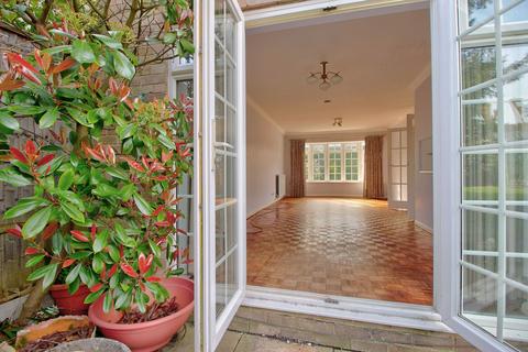 Wokingham RG40 4 bed detached house for sale