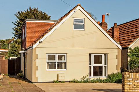 Sandells Avenue, Ashford TW15 3 bed chalet for sale
