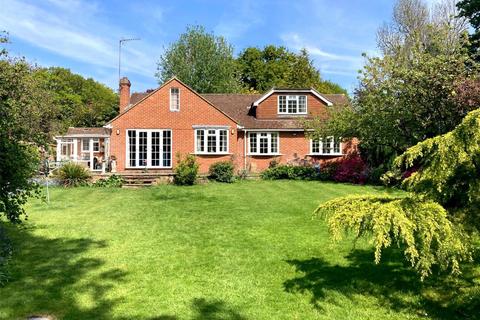 Chertsey Road, Windlesham, Surrey, GU20 5 bed detached house for sale