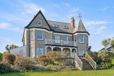 Padstow, PL28 9 bed detached house for sale