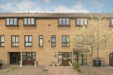 Benham Gardens, Hounslow TW4 3 bed house for sale