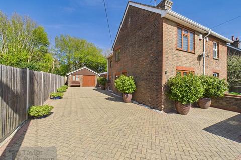 Horsham Road, Pease Pottage 2 bed semi