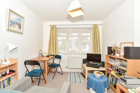 Dolphin Lodge, Totland Bay PO39 1 bed ground floor flat