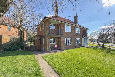 West Park Grove, Roundhay, Leeds 1 bed flat for sale