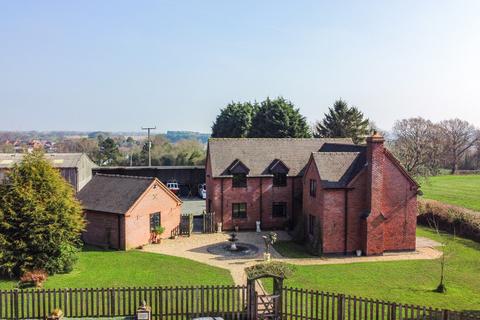 Uttoxeter STAFFORDSHIRE 4 bed equestrian property for sale