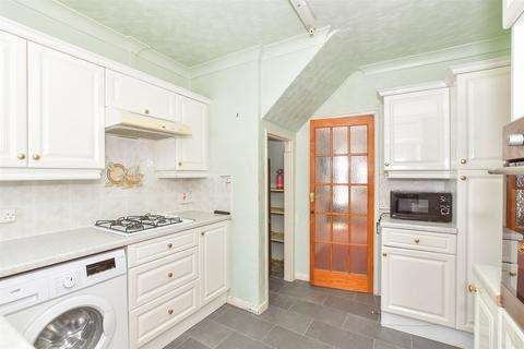 Highclere Avenue, Havant, Hampshire 3 bed terraced house for sale