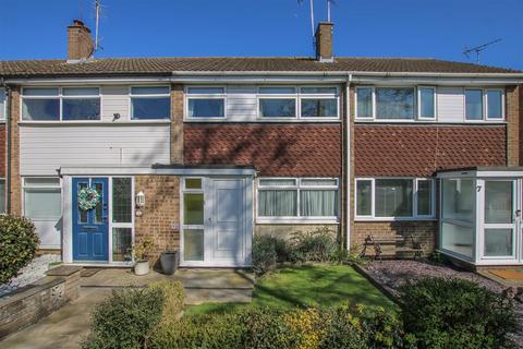 Heather Close, Pilgrims Hatch, Brentwood 3 bed terraced house for sale