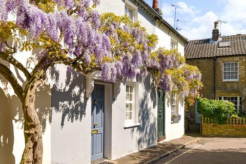 Ferry Road, Twickenham, TW1 1 bed end of terrace house for sale