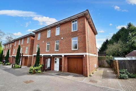 Winchester 3 bed semi