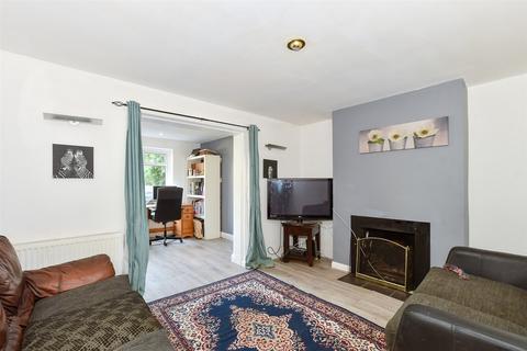 Blackwell Farm Road, East Grinstead... 4 bed semi