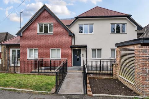 Hornchurch Hill, Whyteleafe CR3 2 bed flat for sale