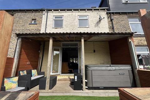 Wroe Terrace, Bradford BD12 3 bed terraced house for sale